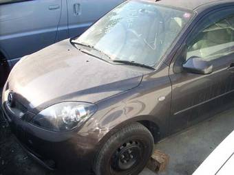 2005 Mazda Demio Pictures