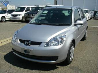 2005 Mazda Demio Pictures