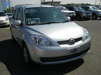 2005 Mazda Demio Photos