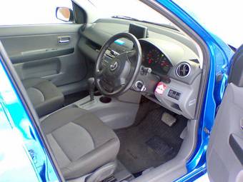2005 Mazda Demio Pictures