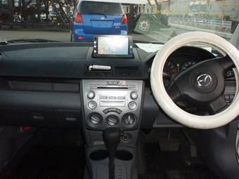 2005 Mazda Demio Pics