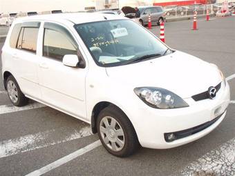 2005 Mazda Demio Pictures