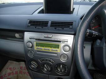 2005 Mazda Demio Photos