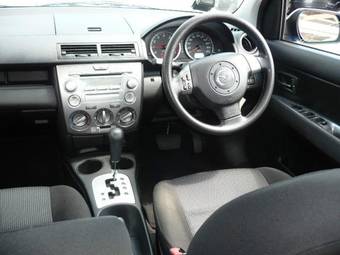 2005 Mazda Demio Pictures