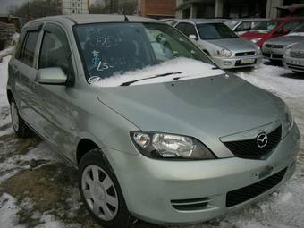 2005 Mazda Demio Pics