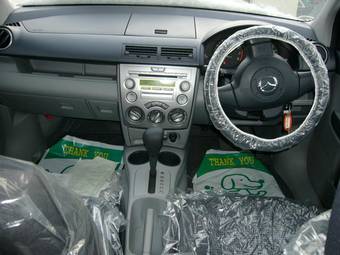 2005 Mazda Demio Pictures