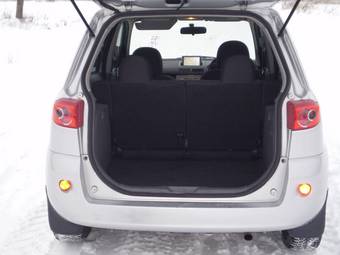 2005 Mazda Demio Pictures