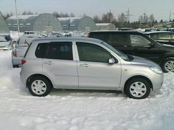 2005 Mazda Demio Pictures