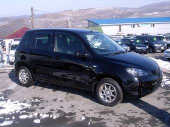 2005 Mazda Demio Photos