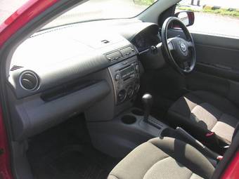 2005 Mazda Demio Pictures