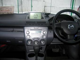 2005 Mazda Demio Pics