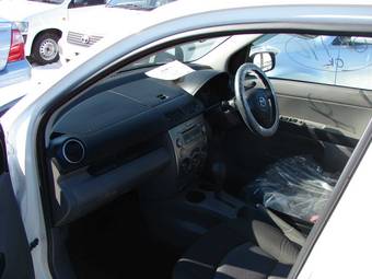 2005 Mazda Demio Images