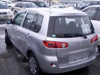 2005 Mazda Demio Pics
