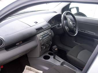 2005 Mazda Demio Photos