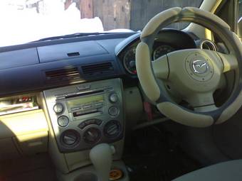 2005 Mazda Demio Pictures