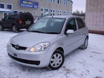 2005 Mazda Demio Images