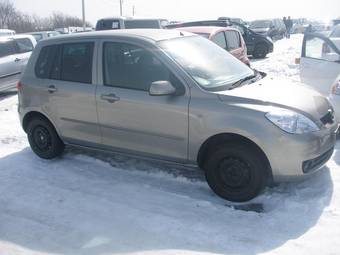 2005 Mazda Demio Pictures