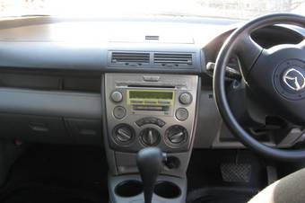 2005 Mazda Demio Photos
