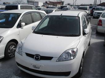 2005 Mazda Demio Photos