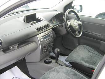 2005 Mazda Demio Pictures