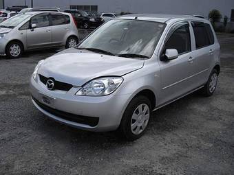 2005 Mazda Demio Pictures