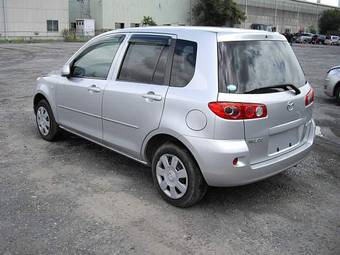 2005 Mazda Demio Photos