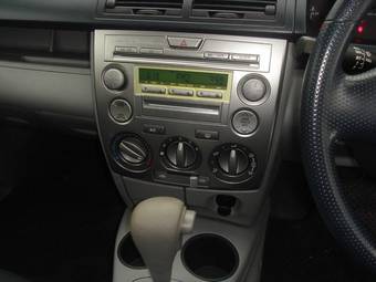 2005 Mazda Demio Images