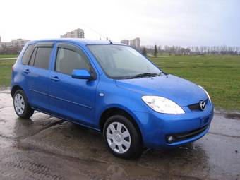 2005 Mazda Demio Photos