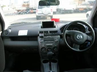 2005 Mazda Demio Photos