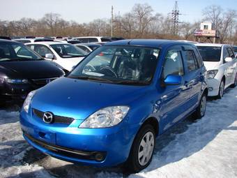 2005 Mazda Demio Photos