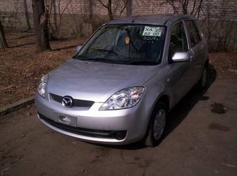 2005 Mazda Demio Photos