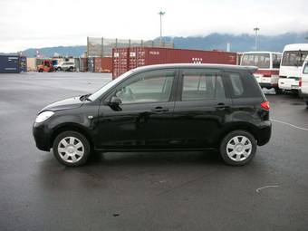 2005 Mazda Demio Photos