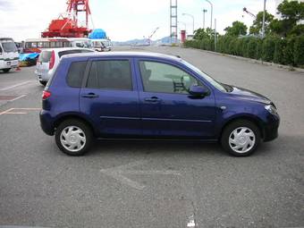 2005 Mazda Demio Photos