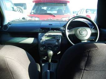 2005 Mazda Demio Pics