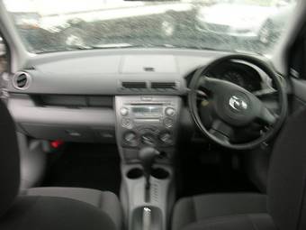 2005 Mazda Demio Pictures
