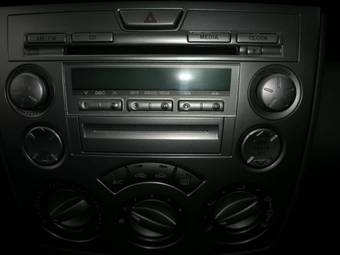 2005 Mazda Demio Pictures