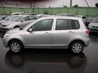 2005 Mazda Demio Photos