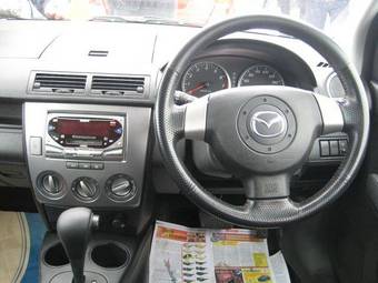 2005 Mazda Demio Photos