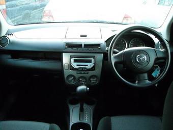 2005 Mazda Demio Photos