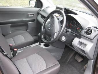 2005 Mazda Demio Images