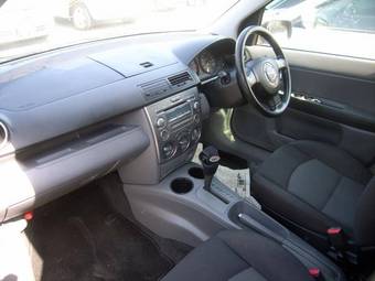 2005 Mazda Demio Images