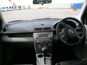 2005 Mazda Demio Photos