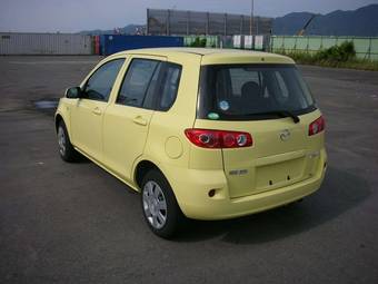 2005 Mazda Demio Pics