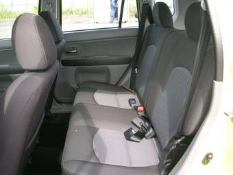 2005 Mazda Demio Pictures