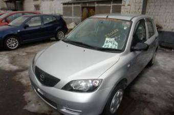 2005 Mazda Demio Pictures