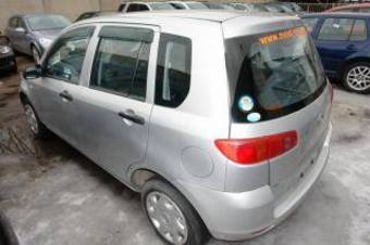 2005 Mazda Demio Photos