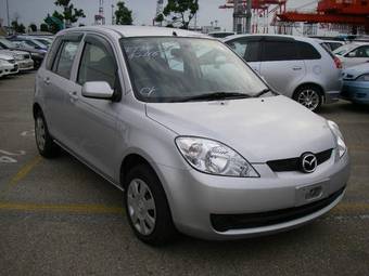 2005 Mazda Demio Pictures