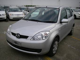 2005 Mazda Demio Pictures