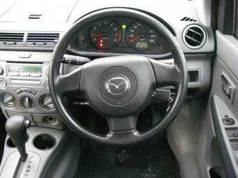 2005 Mazda Demio Photos