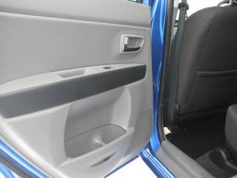 2005 Mazda Demio Photos